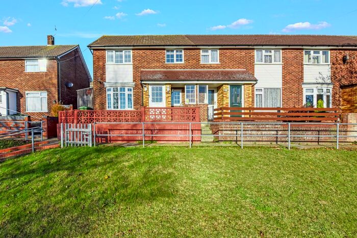 3 Bedroom End Of Terrace House To Rent In Poplar Road, Strood, Rochester, ME2