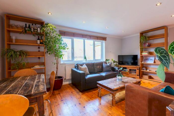 2 Bedroom Flat To Rent In Caledonian Road, Caledonian Road, London, N7