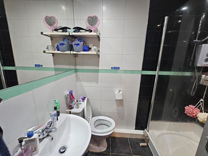 6 Bedroom House To Rent In Consort Street, Leeds, LS3