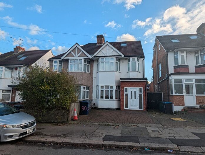 3 Bedroom Flat To Rent In Woodfield Avenue, London, NW9