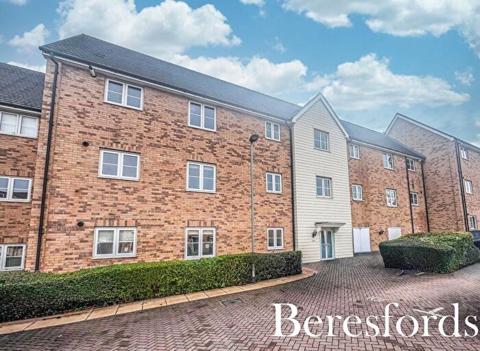 2 Bedroom Apartment For Sale In Meadfarm Close, Romford, RM3