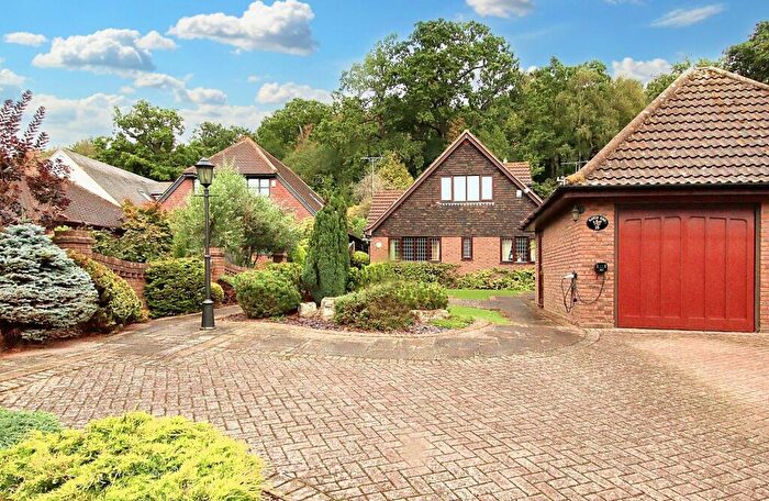 4 Bedroom Detached House For Sale In Gates Green Road, West Wickham, BR4