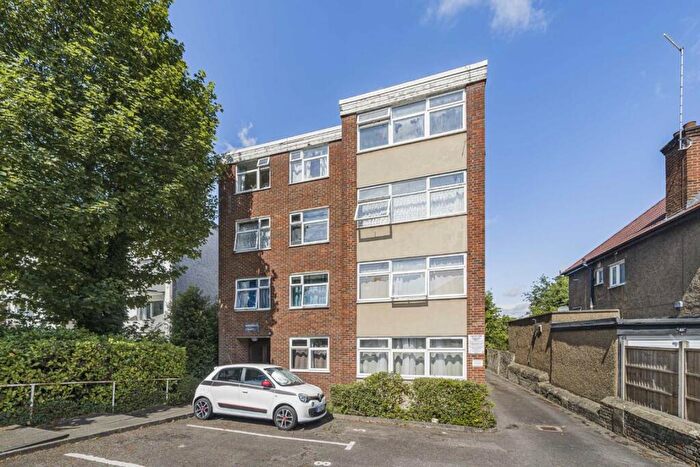 2 Bedroom Flat For Sale In Nether Street, Finchley, N3