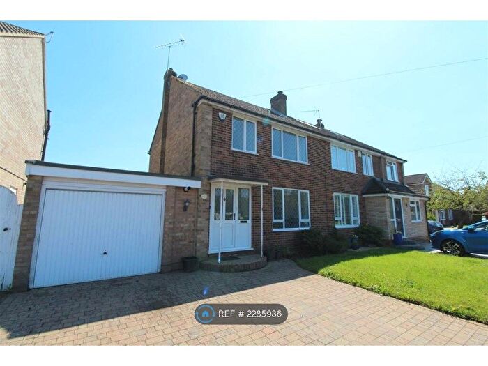 4 Bedroom Semi-Detached House To Rent In Godley Road, Byfleet, West Byfleet, KT14
