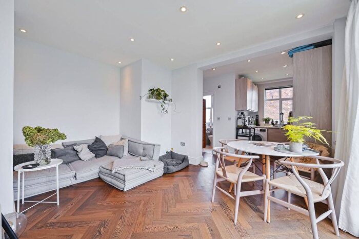 2 Bedroom Flat To Rent In Hallam Street, Marylebone, London, W1W