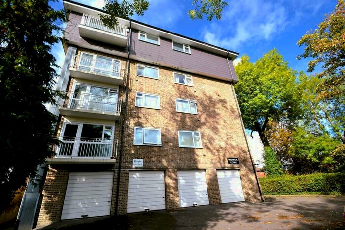 2 Bedroom Flat To Rent In Park Hill Road, Bromley, BR2