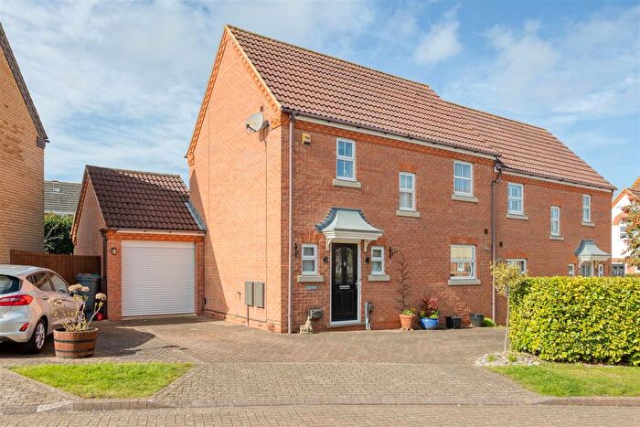 3 Bedroom Semi Detached House For Sale In Mallard Close, Shefford, SG17