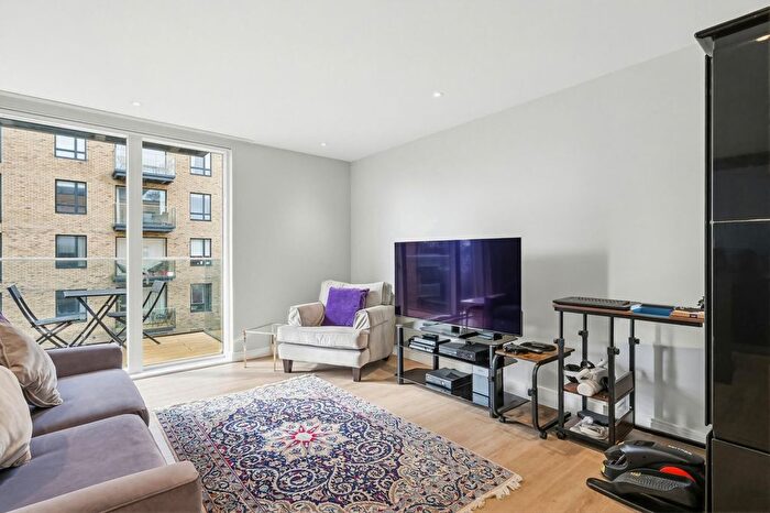 2 Bedroom Flat For Sale In Allen House, Heritage Place, TW8