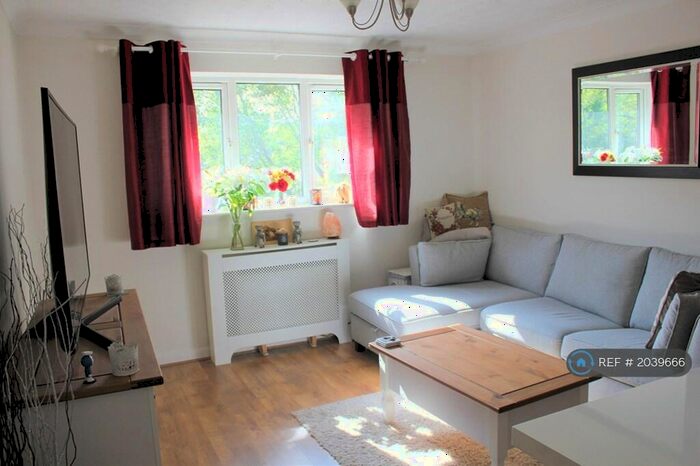 1 Bedroom Flat To Rent In Winchester Court, High Wycombe, HP11