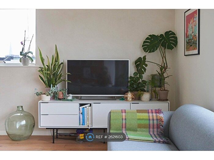 2 Bedroom Flat To Rent In Charles Allen House, London, EC1R