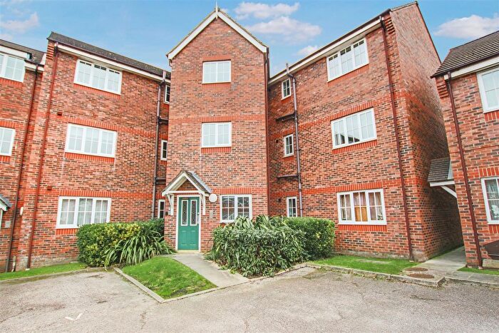 2 Bedroom Flat For Sale In Royal Drive, Fulwood, Preston, PR2