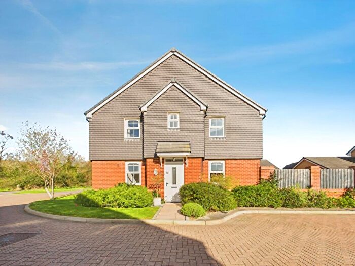 3 Bedroom Semi-Detached House For Sale In Rosier Close, Bursledon, Southampton, SO31