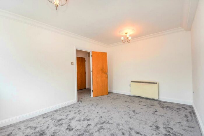 1 Bedroom Flat To Rent In Crown Street, Brentwood, CM14