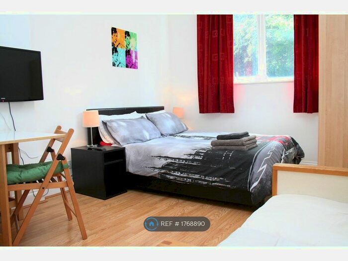 Studio To Rent In Finchley Road, London, NW3