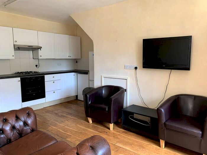 4 Bedroom Semi-Detached House To Rent In Old Fosse Road, Bath, BA2