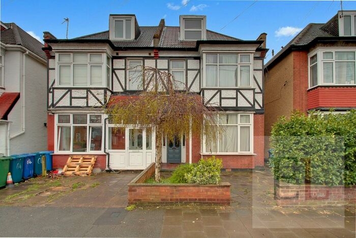 Studio To Rent In Welldon Crescent, Harrow, Greater London, HA1