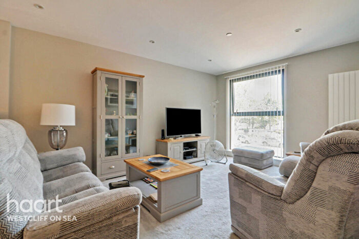 2 Bedroom Flat For Sale In Victoria Avenue, Southend-On-Sea, SS2