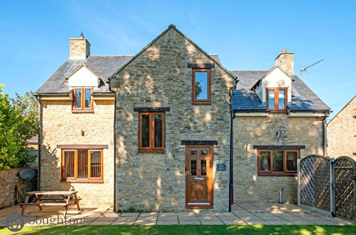 4 Bedroom Detached House For Sale In Meadow Drive, Fewcott, OX27