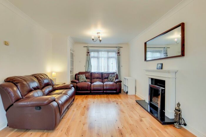 3 Bedroom Semi-Detached House To Rent In Cumberland Road, London, E13