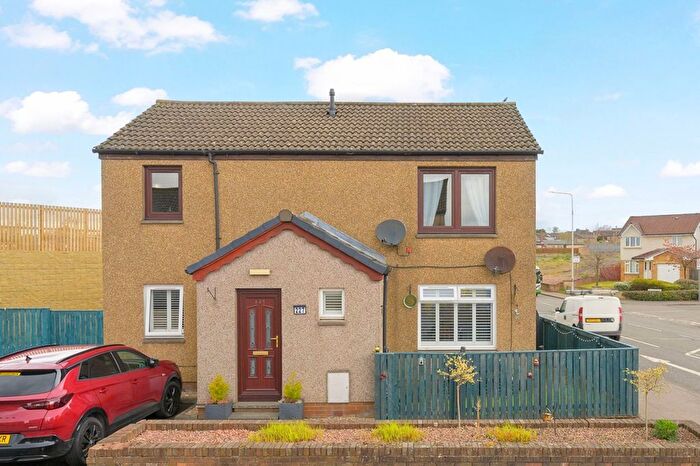 2 Bedroom Flat For Sale In Rumblingwell, Dunfermline, KY12