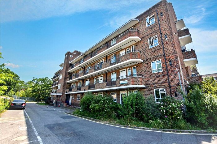 1 Bedroom Apartment For Sale In Kingswood Estate, London, SE21