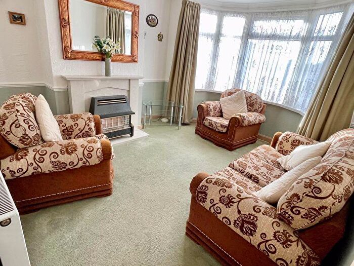 3 Bedroom Semi-Detached House For Sale In Warren Road, Kingstanding, Birmingham, B44