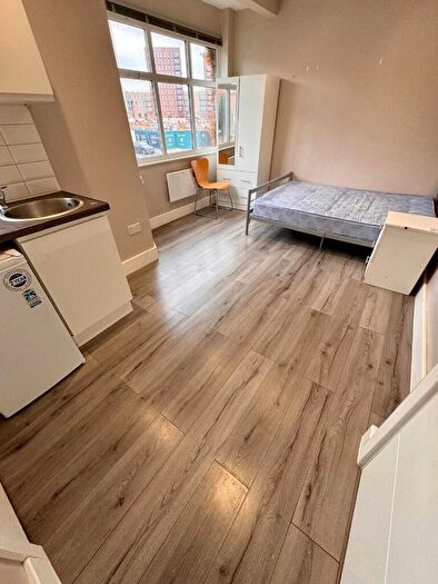 Flat To Rent In Headstone Drive, Harrow, Middlesex, HA1