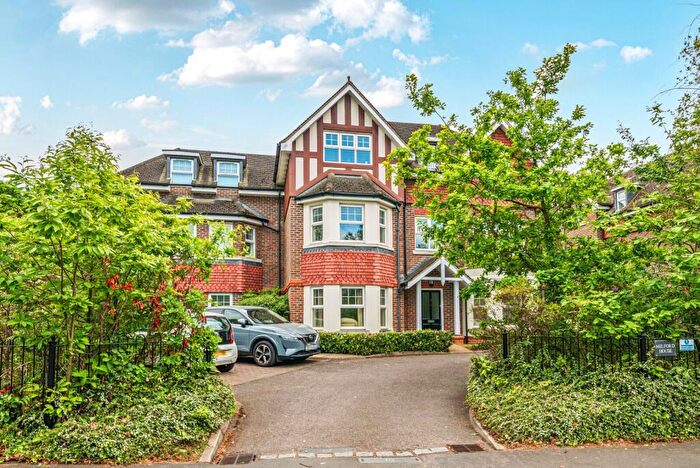 2 Bedroom Apartment For Sale In Pembroke Road, Woking, GU22