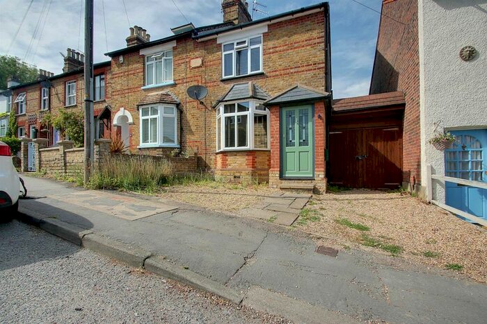 3 Bedroom End Of Terrace House To Rent In Vicarage Lane, Kings Langley, WD4