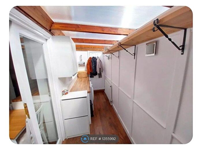 2 Bedroom Maisonette To Rent In High Street, Edenbridge, TN8