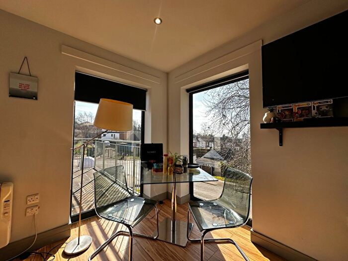 2 Bedroom Flat To Rent In Old Brickyard, Nottingham, Nottinghamshire, NG3