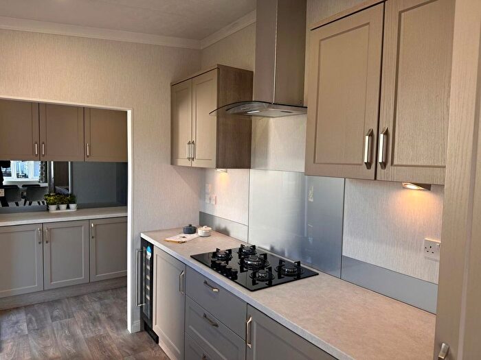 2 Bedroom Mobile/park Home For Sale In Scatterdells Park, Scatterdells Lane, Chipperfield, Kings Langley, WD4