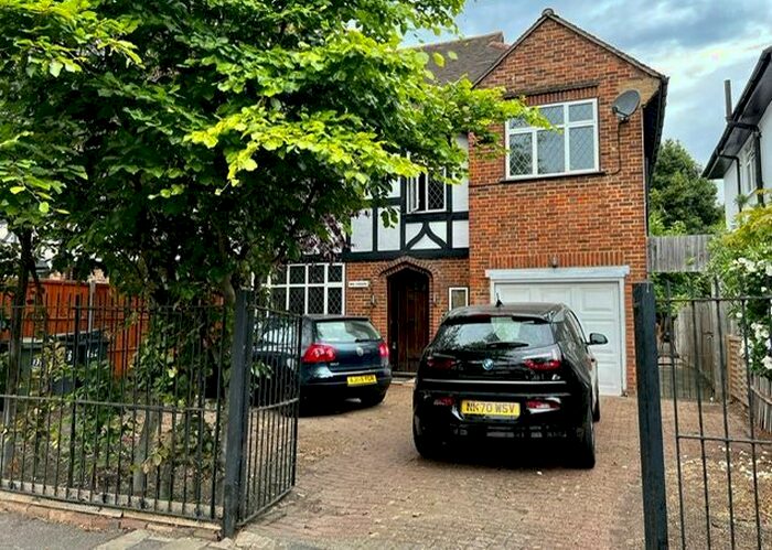 4 Bedroom Semi-Detached House To Rent In Kings Avenue, Clapham, SW12