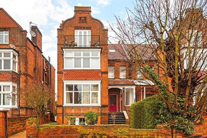 2 Bedroom Flat To Rent In Cadogan Road, Surbiton, KT6