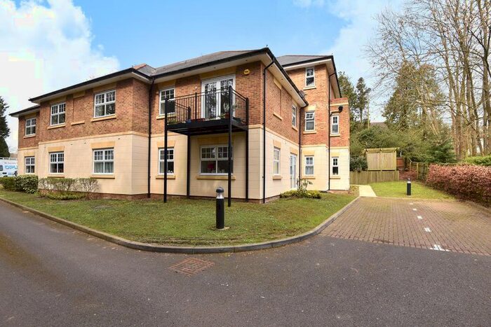 2 Bedroom Flat To Rent In West Wycombe Road, High Wycombe HP12