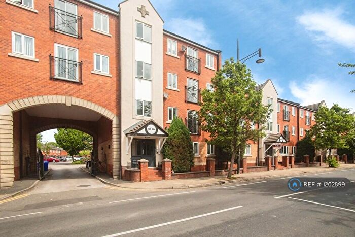 2 Bedroom Flat To Rent In Stretford Road, Manchester, M15