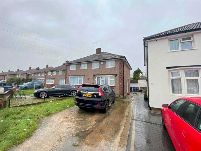 3 Bedroom Semi-Detached House To Rent In Park Road, Enfield, EN3