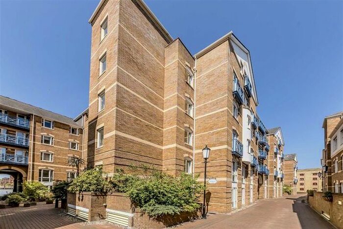 3 Bedroom Flat To Rent In King &amp; Queen Wharf, Rotherhithe Street, London, SE16