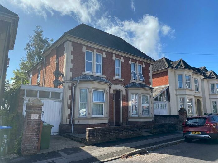 8 Bedroom Detached House To Rent In Gordon Avenue, Southampton, SO14