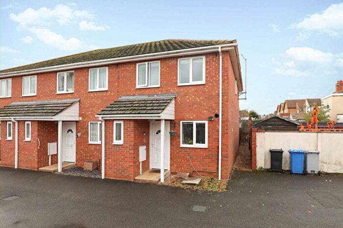 3 Bedroom End Of Terrace House For Sale In Finedon Street, Burton Latimer, NN15
