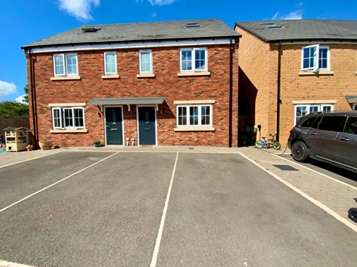 4 Bedroom Semi Detached House For Sale In Willow Brook, Daventry, ., NN11