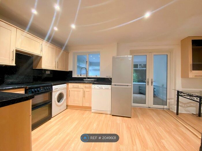 4 Bedroom Semi-Detached House To Rent In Peldon Close, Newcastle Upon Tyne, NE7