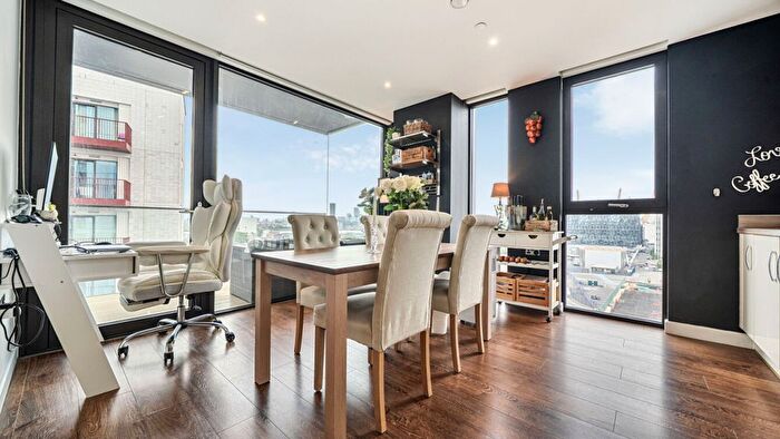 2 Bedroom Flat For Sale In Barge Walk, Greenwich, SE10