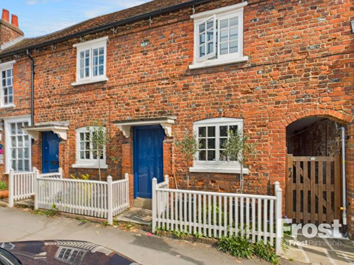 1 Bedroom Maisonette To Rent In Windsor End, Beaconsfield, Buckinghamshire, HP9