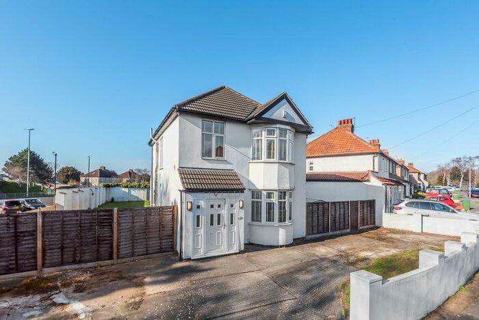 3 Bedroom Detached House To Rent In Iris Avenue, Bexley, DA5