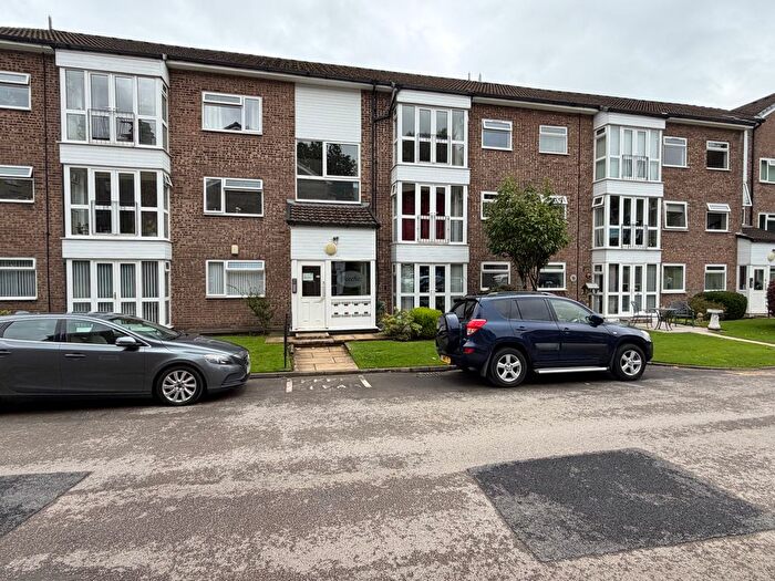 2 Bedroom Flat To Rent In Kay Brow, Ramsbottom, BL0