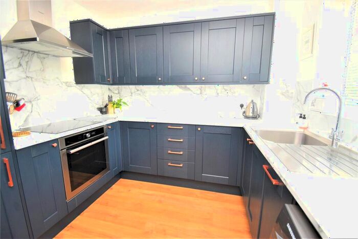 2 Bedroom Apartment To Rent In Littlebrook Avenue, Slough, Berkshire, SL2