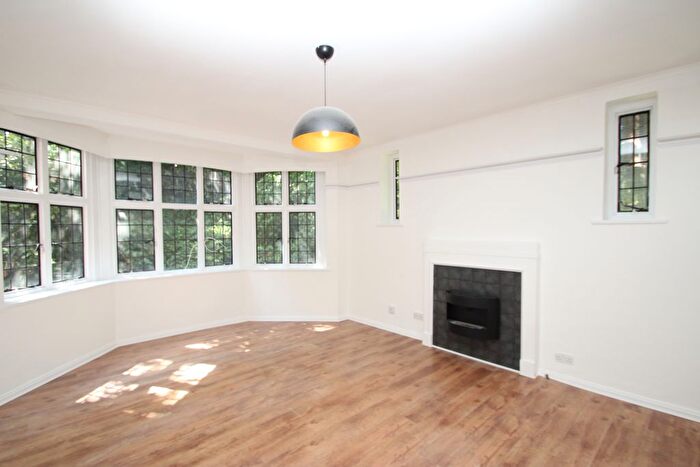 3 Bedroom Flat To Rent In Addiscombe Road, Croydon, CR0