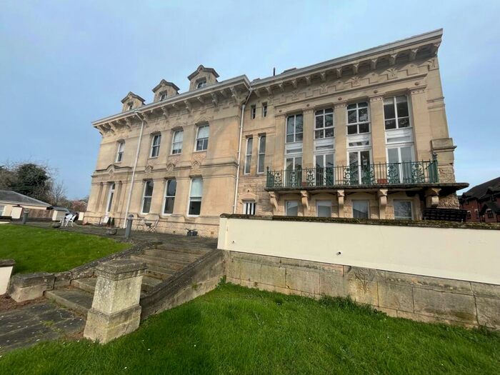 2 Bedroom Flat To Rent In Copps Road, Leamington Spa, CV32