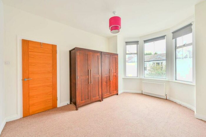 2 Bedroom Flat To Rent In Leslie Road, East Finchley, London, N2